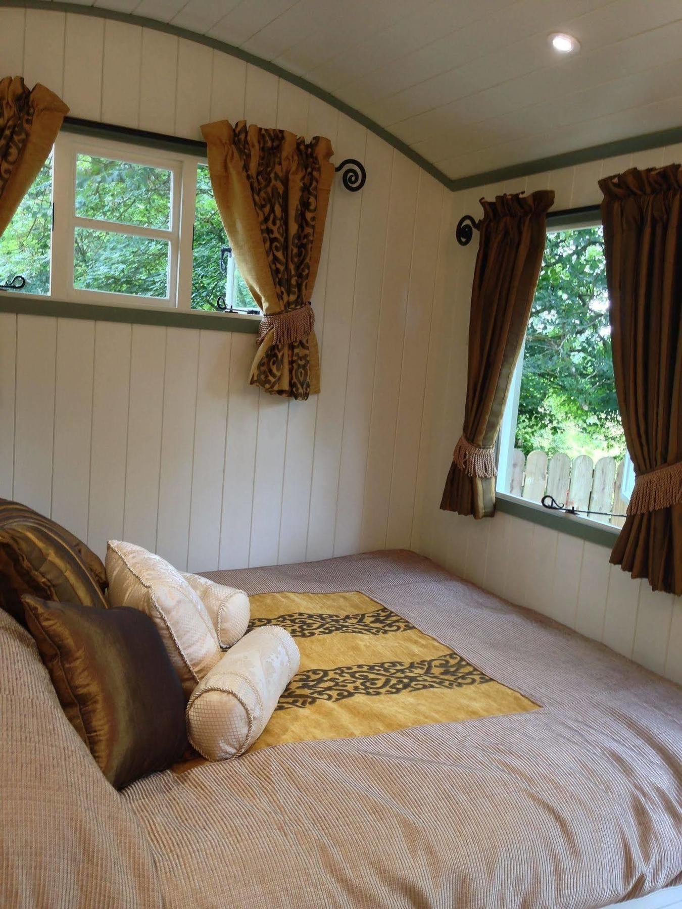 Posh Huts Farmstay Falstone Екстериор снимка